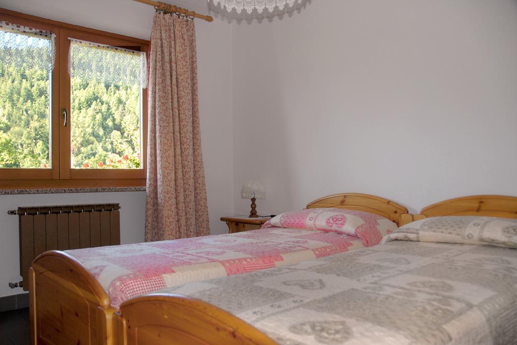 Agriturismo Plan D'Avie Αόστα Δωμάτιο φωτογραφία